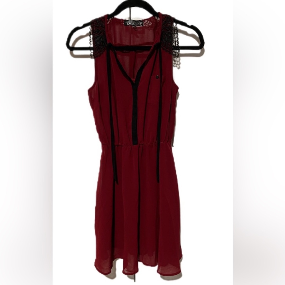 Almost Famous Red and Black Midi Dress